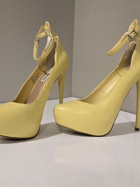 Steve Madden Yellow Larsa Ankle-Strap Platform Pumps